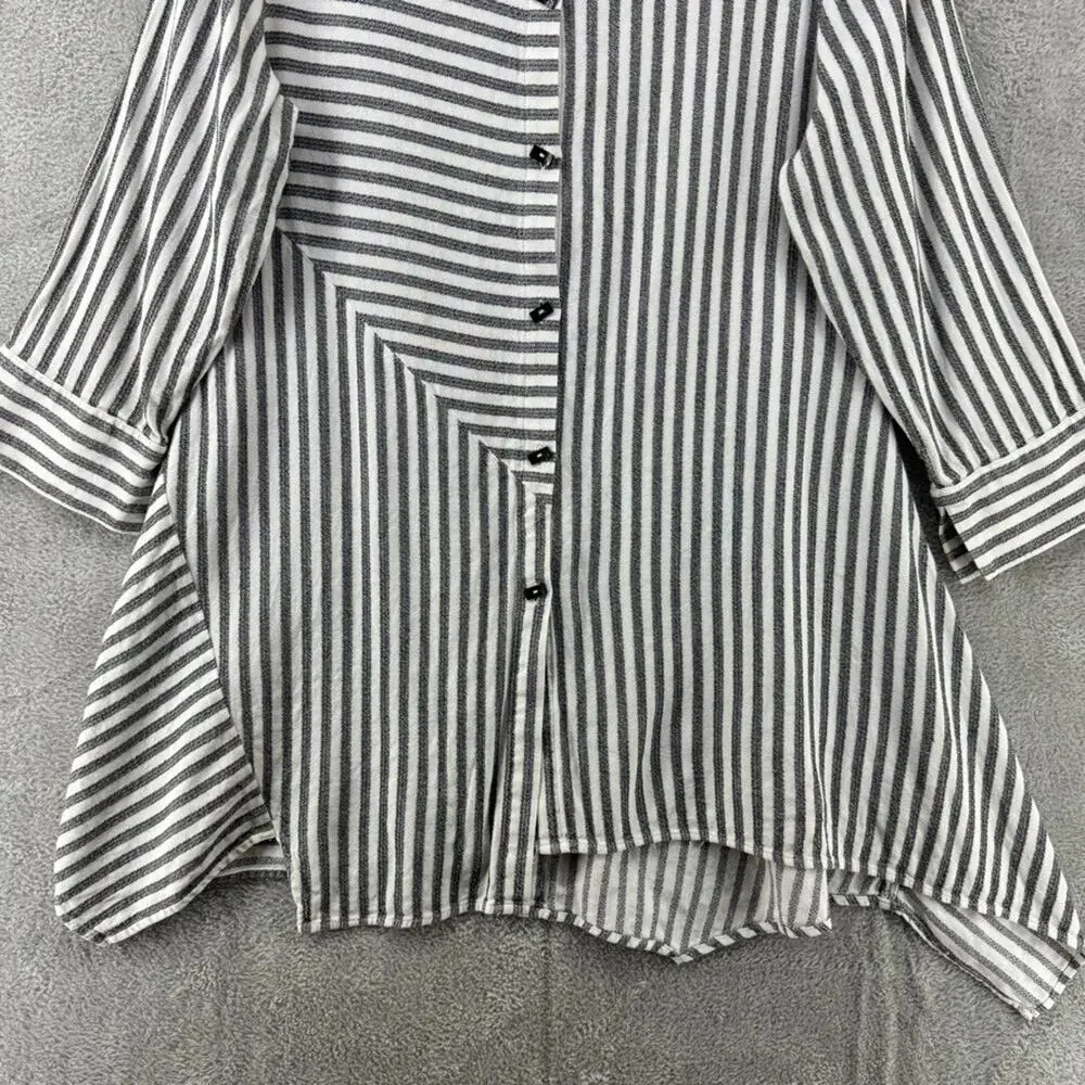 Soft Surroundings Top M Gray White Striped Button Up Tunic Asymmetrical Hem - Picture 4 of 14